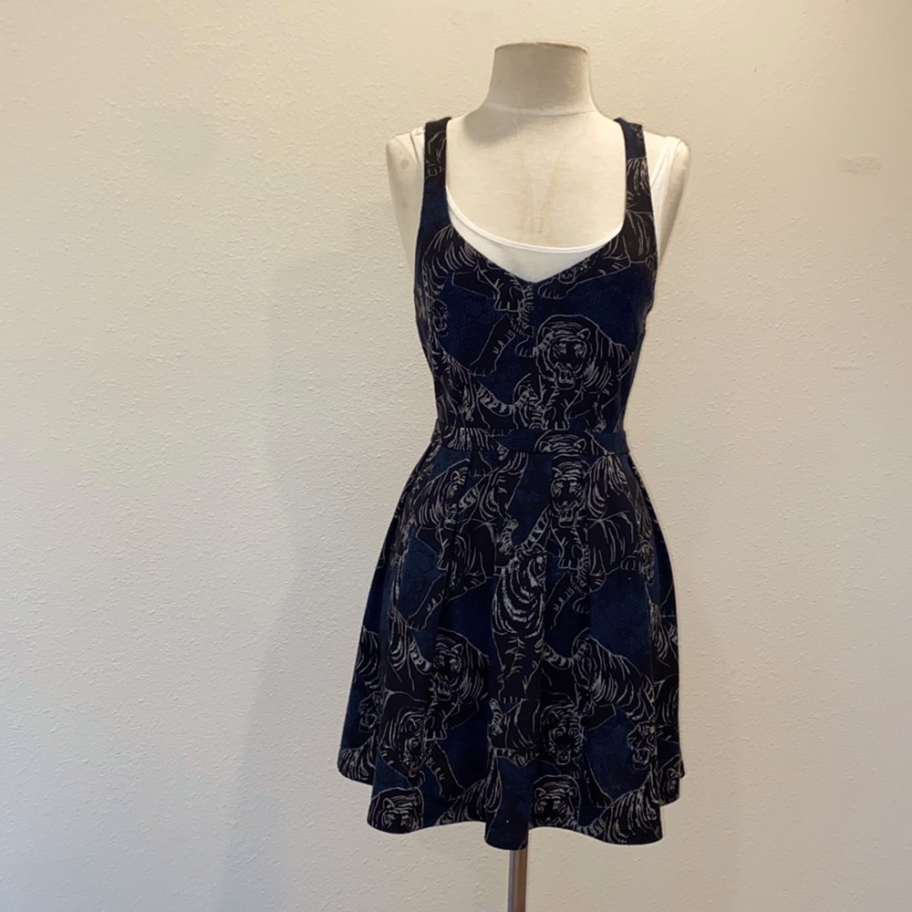 Dress - Picture 9 of 10